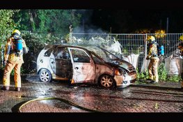 Auto uitgebrand op terrein van tankstation