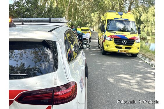 Fietsster gewond bij verkeersongeval op Parallelweg (N240) in Wervershoof