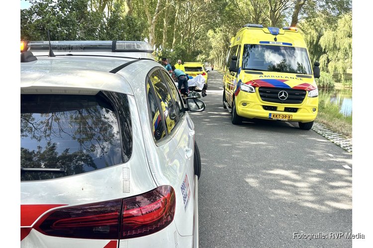 Fietsster gewond bij verkeersongeval op Parallelweg (N240) in Wervershoof