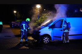 Bestelbus beschadigd door brand in Hoorn