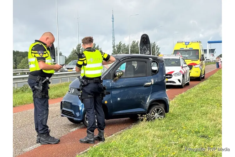 Vrouw gewond bij ongeval met brommobiel op fietspad Markerwaarddijk/N307 in Enkhuizen