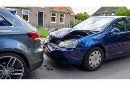 Schade bij kop-staart botsing tijdens inhaalactie