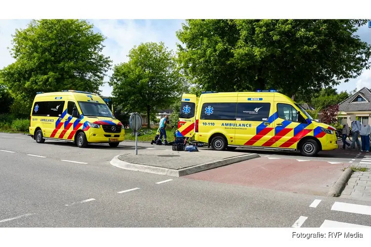 Jongen op fiets zwaargewond na aanrijding met auto in Hoorn
