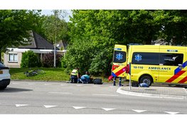Jongen op fiets zwaargewond na aanrijding met auto in Hoorn