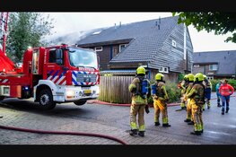 Grote brand in woning Zwaag, omliggende woningen ontruimd
