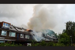 Grote brand in woning Zwaag, omliggende woningen ontruimd