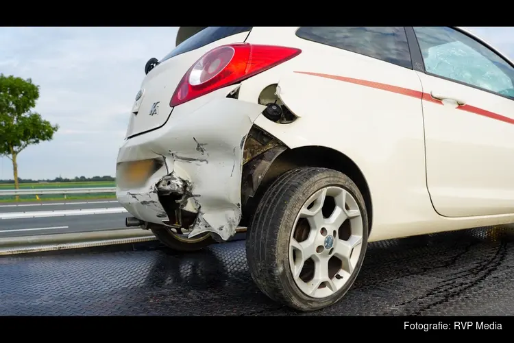 Opnieuw ongeluk op A7: camper en personenauto in botsing