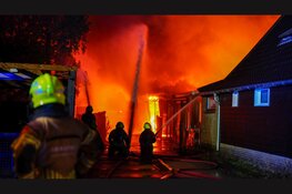 Zeer grote uitslaande brand in loods Lambertschaag