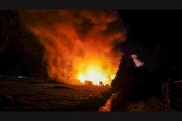 Zeer grote uitslaande brand in loods Lambertschaag
