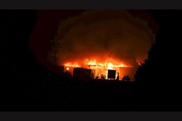 Zeer grote uitslaande brand in loods Lambertschaag