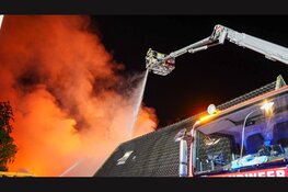 Zeer grote uitslaande brand in loods Lambertschaag