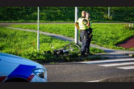 Fietser gewond na aanrijding, automobiliste verblind door laagstaande zon