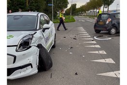 Twee auto's botsen op kruising in Wervershoof: bestuurder mee naar politiebureau