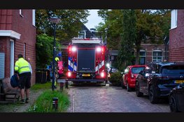 Scooter vliegt in brand in achtertuin in Hoorn