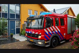Brand onder overkapping in Hoorn snel onder controle