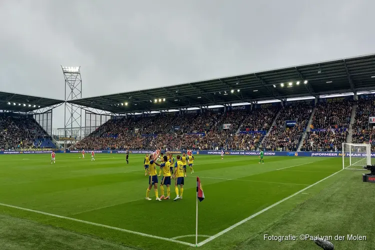 Matig AZ redt punt tegen tiental SC Cambuur
