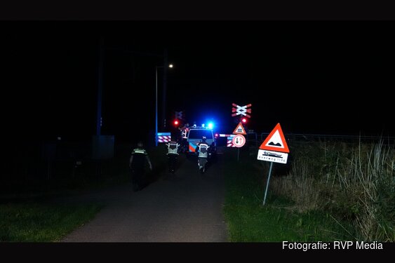 Grootschalige inzet hulpdiensten na vermoedelijke aanrijding op spoor bij Oudendijk