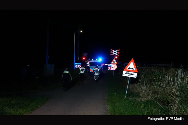 Grootschalige inzet hulpdiensten na vermoedelijke aanrijding op spoor bij Oudendijk