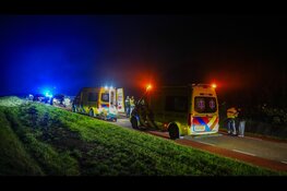 Twee zwaargewonden na aanrijding met auto op dijk in Hoorn